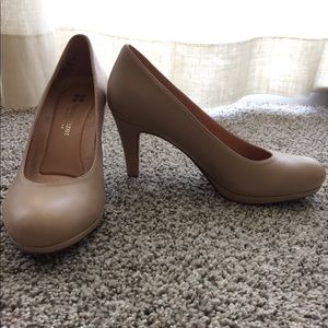 Naturalized pumps size 6w color nude